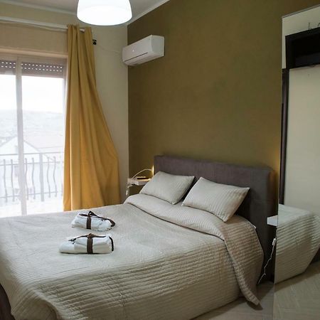 Il Centro Short Lets Hotel Valguarnera Caropepe Ngoại thất bức ảnh