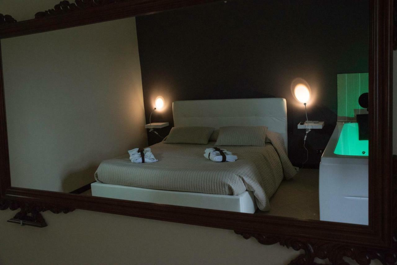 Il Centro Short Lets Hotel Valguarnera Caropepe Ngoại thất bức ảnh