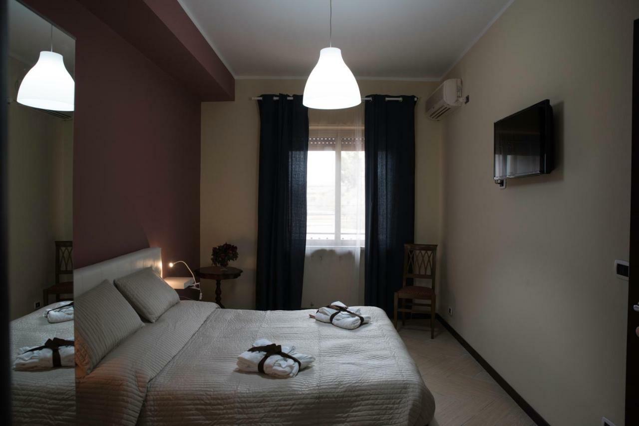 Il Centro Short Lets Hotel Valguarnera Caropepe Ngoại thất bức ảnh