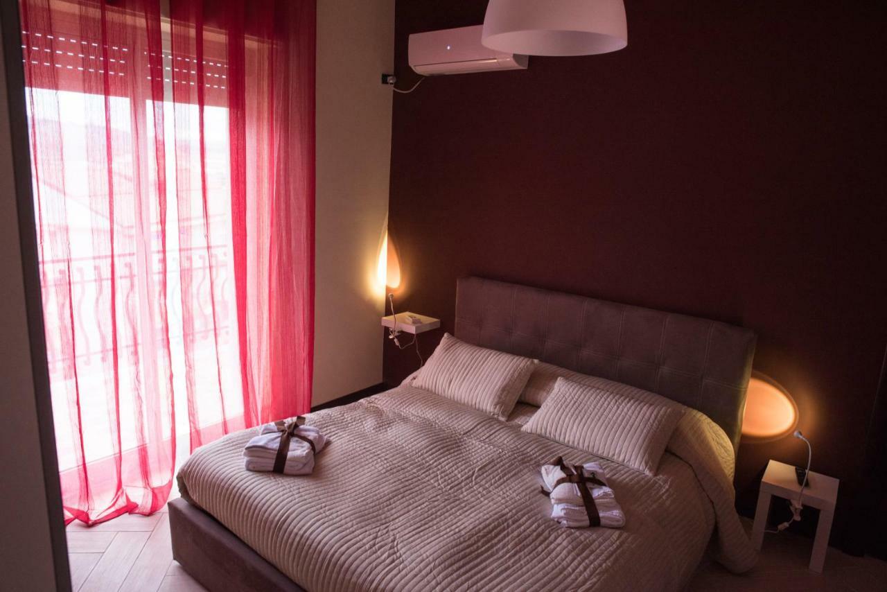 Il Centro Short Lets Hotel Valguarnera Caropepe Ngoại thất bức ảnh