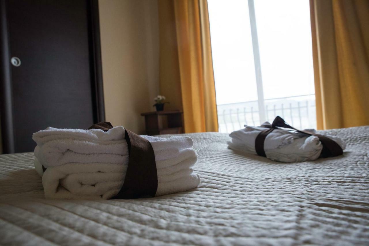 Il Centro Short Lets Hotel Valguarnera Caropepe Ngoại thất bức ảnh