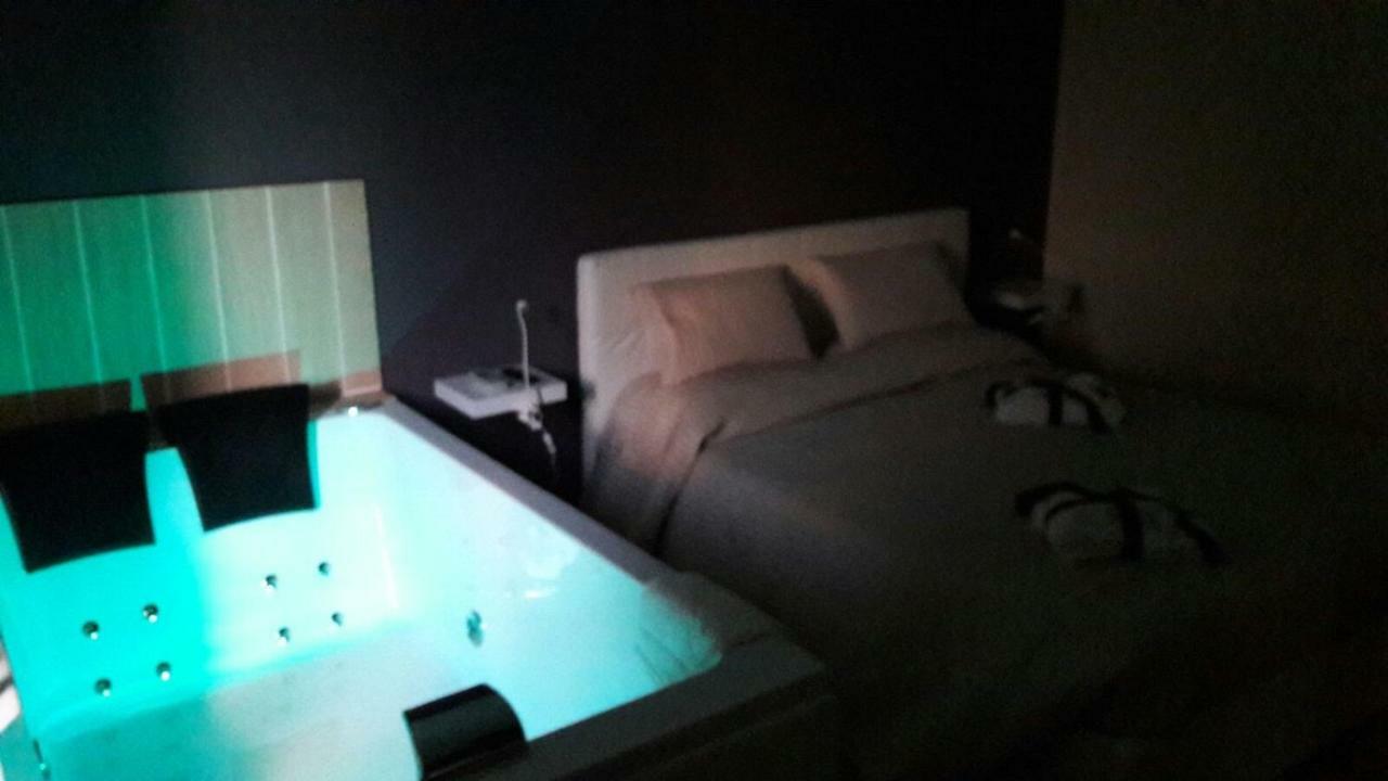Il Centro Short Lets Hotel Valguarnera Caropepe Ngoại thất bức ảnh