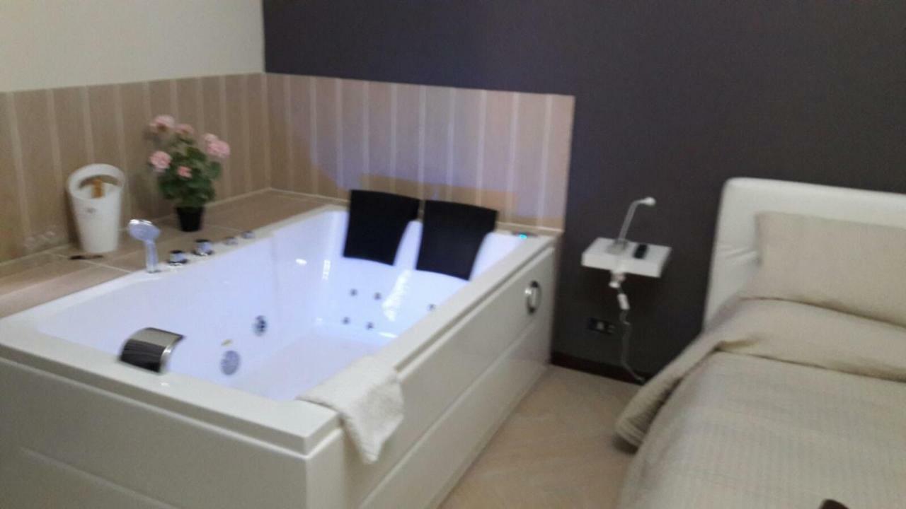 Il Centro Short Lets Hotel Valguarnera Caropepe Ngoại thất bức ảnh
