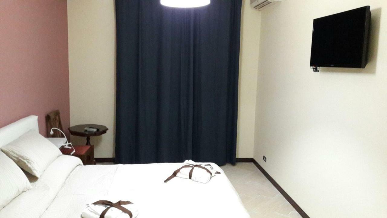 Il Centro Short Lets Hotel Valguarnera Caropepe Ngoại thất bức ảnh